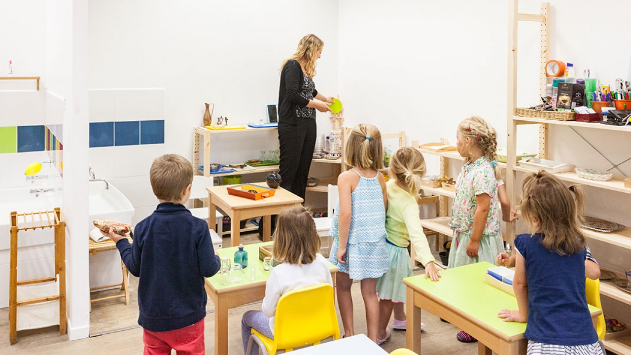 Требования к столам и стульям в основных помещениях детского сада