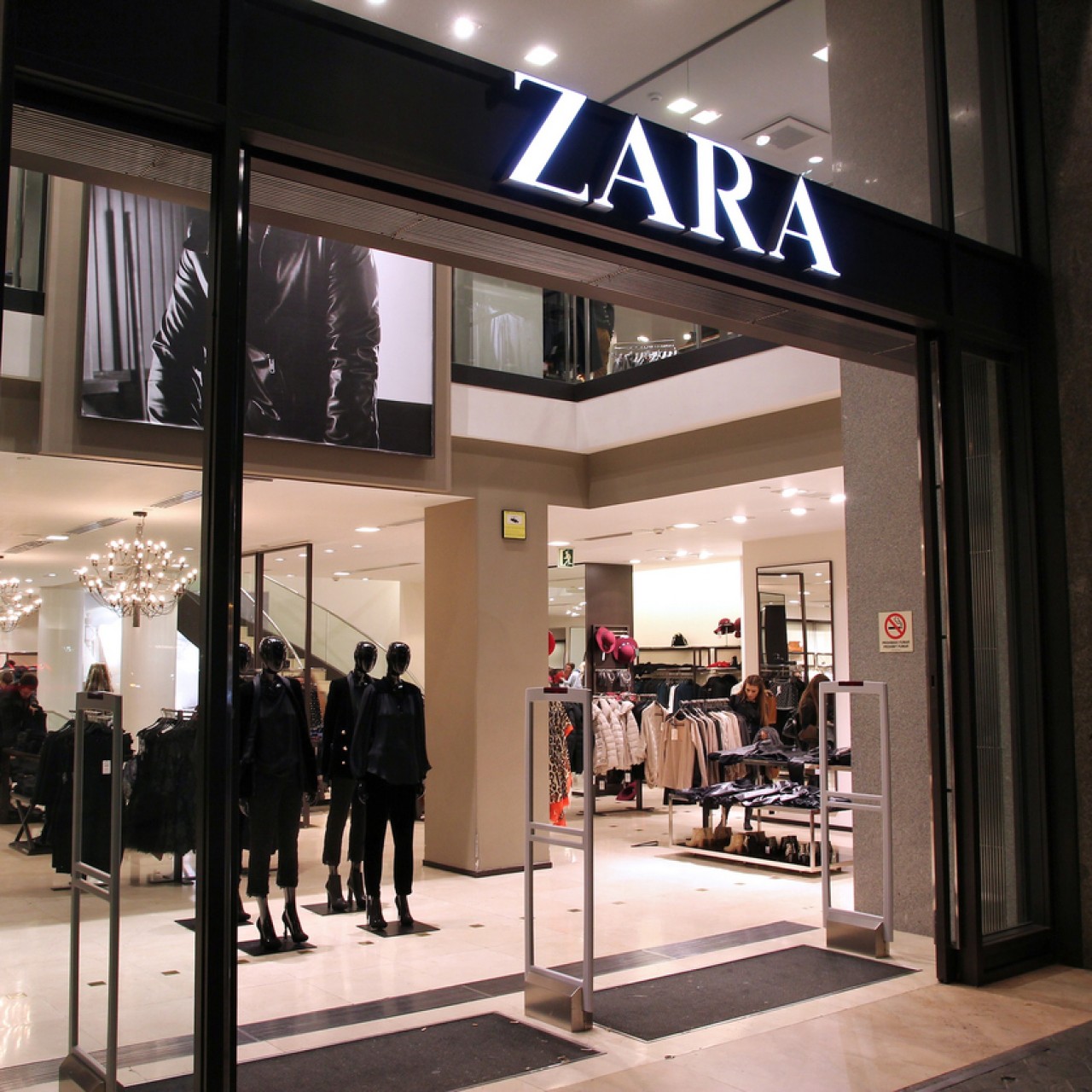 Магазины бывших Zara и Stradivarius откроются под новыми названиями весной  - Inc. Russia