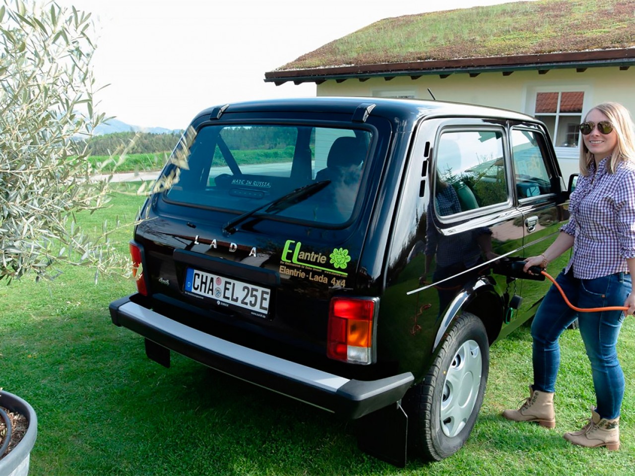 Немецкий стартап начал переделывать Lada Niva в электромобили - Inc. Russia