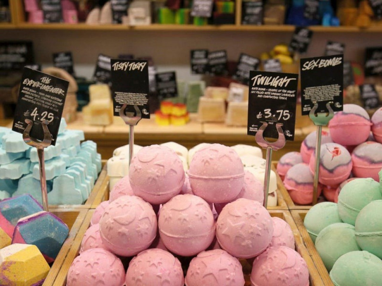 Косметическая сеть Oomph заменит британскую Lush в России - Inc. Russia