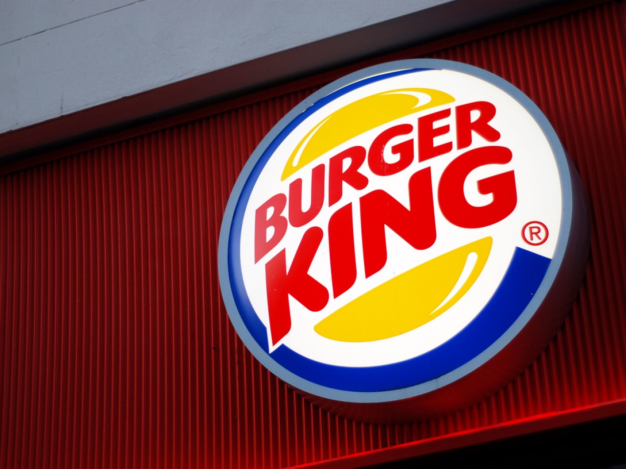 Место женщин на кухне». Burger King попала в скандал из-за твита в честь 8  марта - Inc. Russia