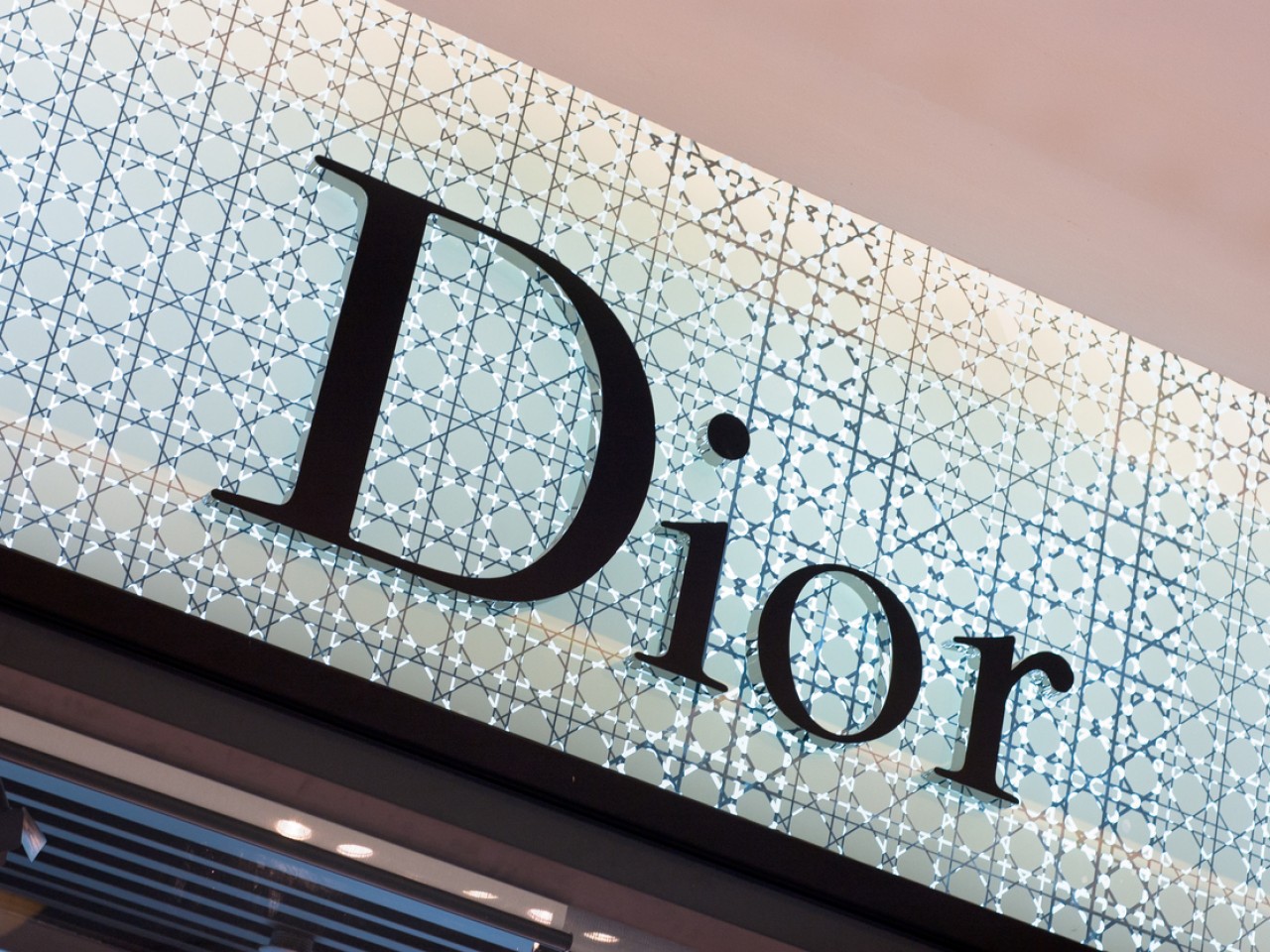 Антуан Арно возглавил модный дом Christian Dior - Inc. Russia