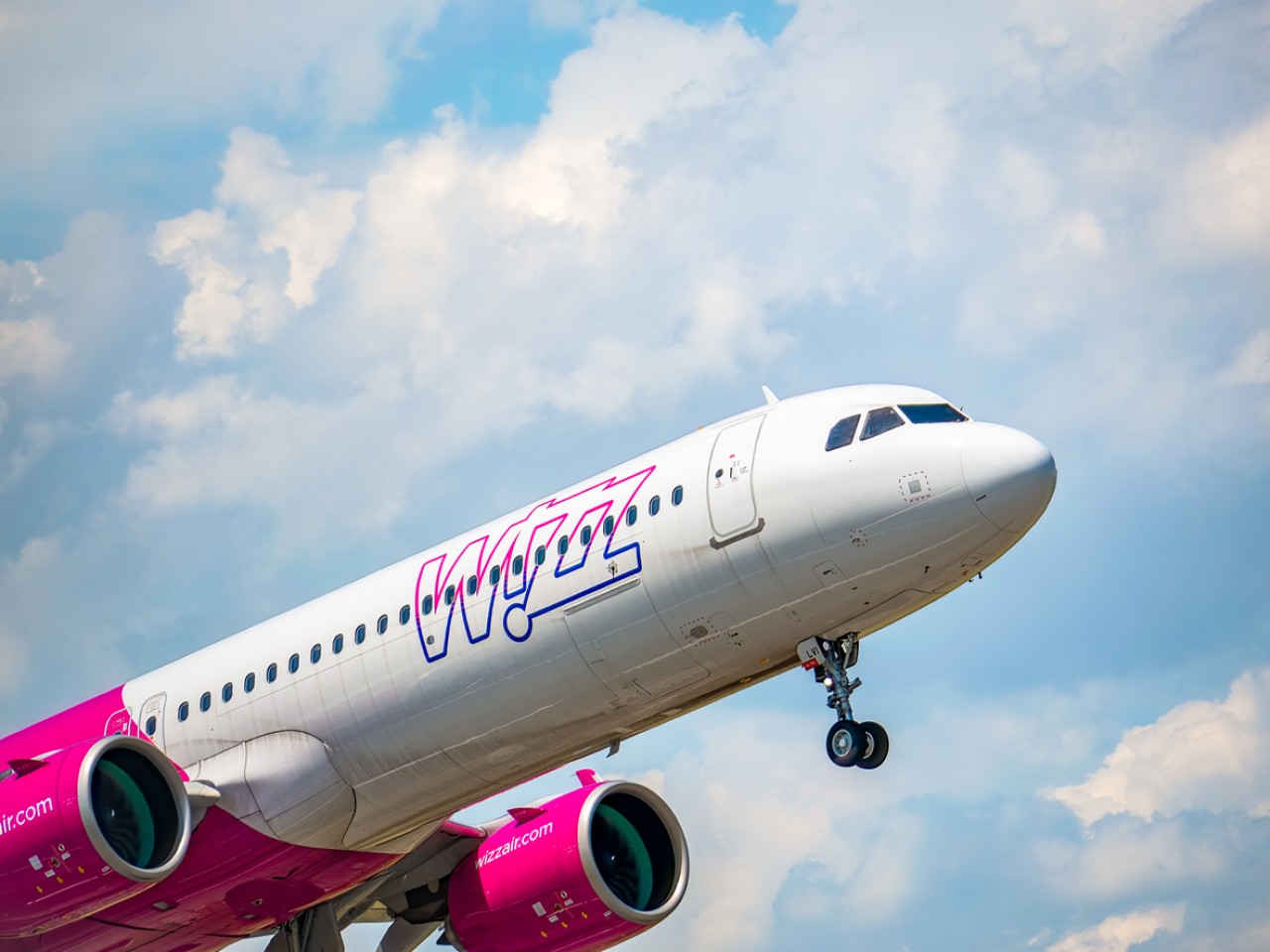 Лоукостер Wizz Air отказался от рейсов между Россией и ОАЭ после бойкота в  соцсетях - Inc. Russia