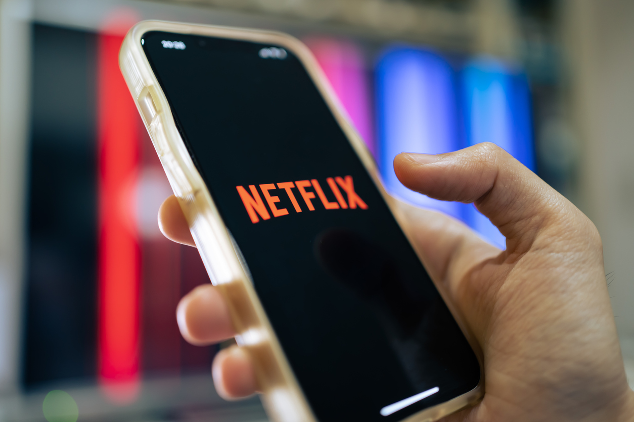 Netflix начала борьбу с шерингом паролей в США и на других рынках - Inc.  Russia