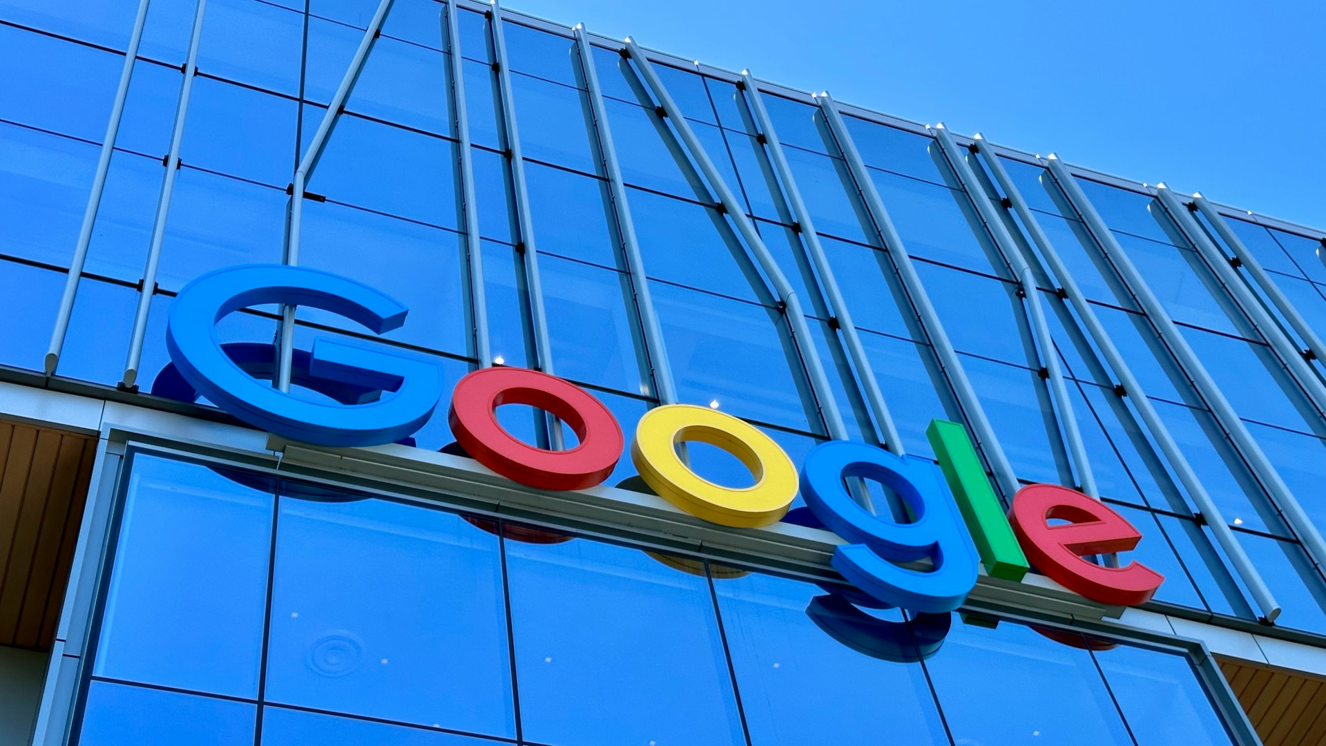 Google продаст акции на $80 млрд для строительства ИИ-инфраструктуры